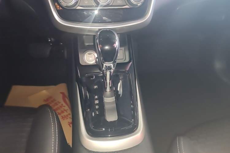 Used Nissan Tiida 2019 1.6L CVT Smart Drive Version China VI Standard Gear Lever