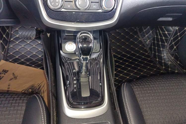 Used Nissan Tiida 2019 1.6L CVT Smart Enjoyment Version China VI Standard Gear Lever