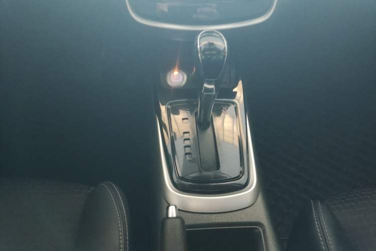 Used Nissan Tiida 2019 1.6L CVT Smart Drive Version China VI Standard Gear Lever