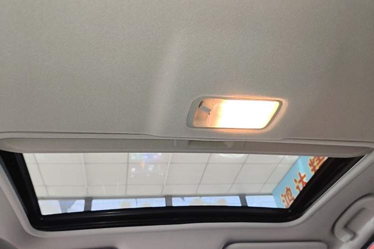 Used Nissan Tiida 2019 1.6L CVT Smart Drive Version China VI Standard Headliner