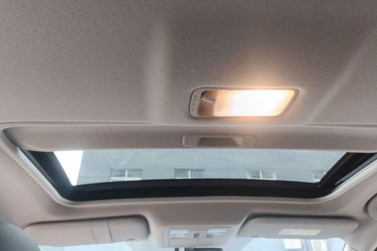 Used Nissan Tiida 2019 1.6L CVT Smart Drive Version China VI Standard Headliner
