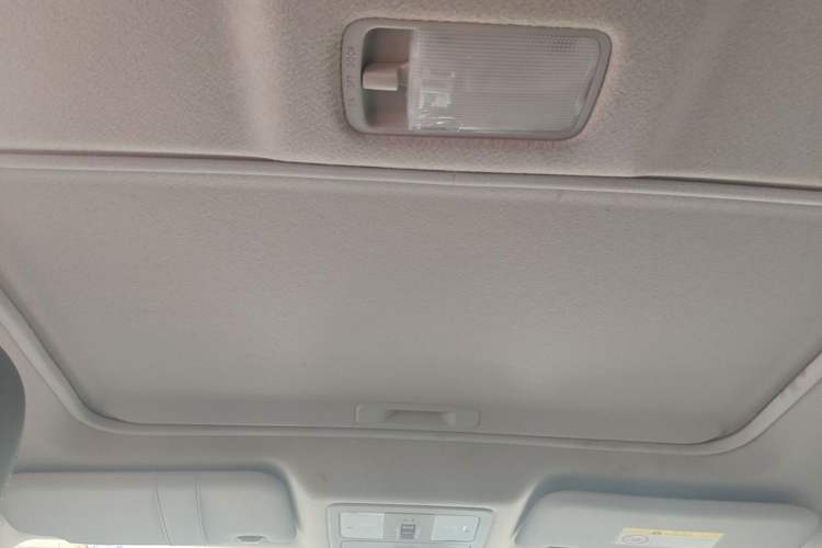 Used Nissan Tiida 2019 1.6L CVT Smart Enjoyment Version China VI Standard Headliner