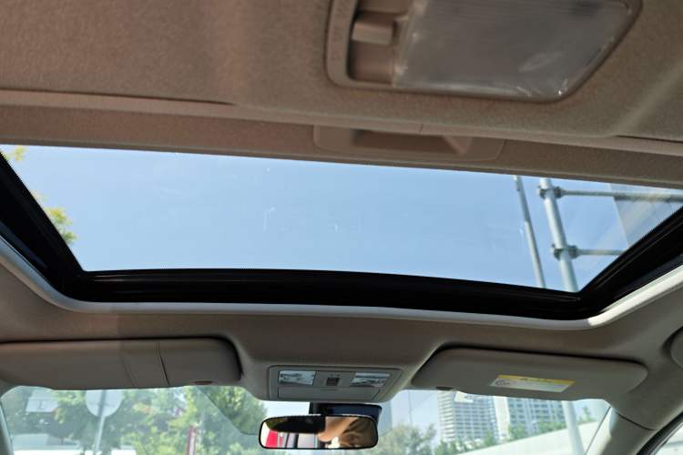 Used Nissan Tiida 2019 1.6L CVT Smart Drive Version China VI Standard Headliner