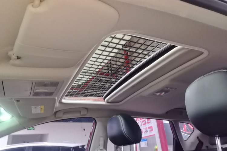 Used Nissan Tiida 2019 1.6L CVT Smart Drive Version China VI Standard Headliner