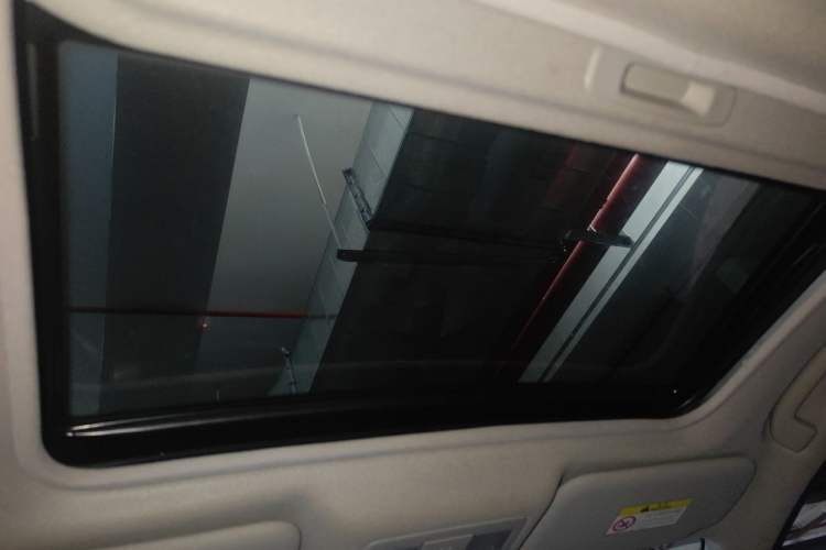 Used Nissan Tiida 2019 1.6L CVT Smart Drive Version China VI Standard Headliner