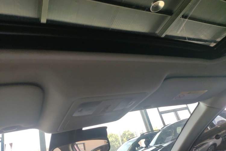 Used Nissan Tiida 2019 1.6L CVT Smart Drive Version China VI Standard Headliner