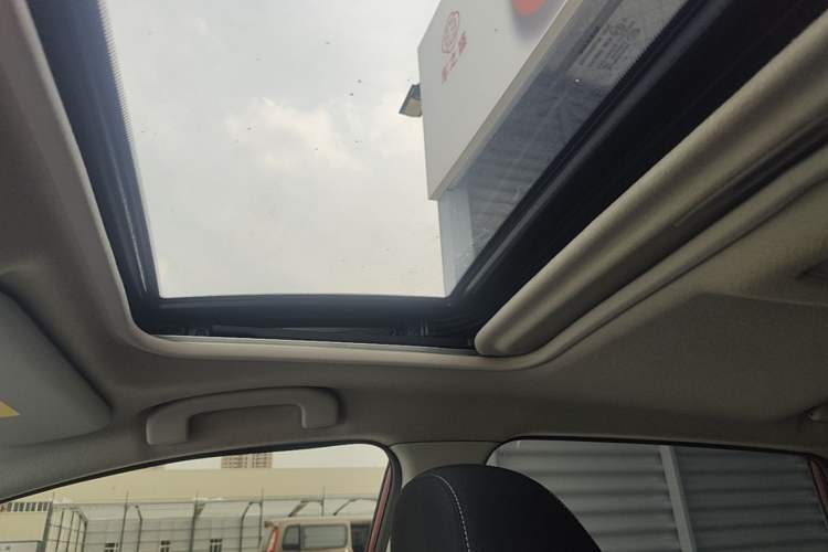 Used Nissan Tiida 2019 1.6L CVT Cool Edition China VI Standard Headliner