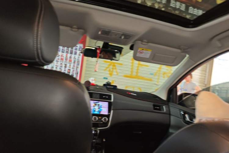 Used Nissan Tiida 2019 1.6L CVT Smart Drive Version China VI Standard Headliner