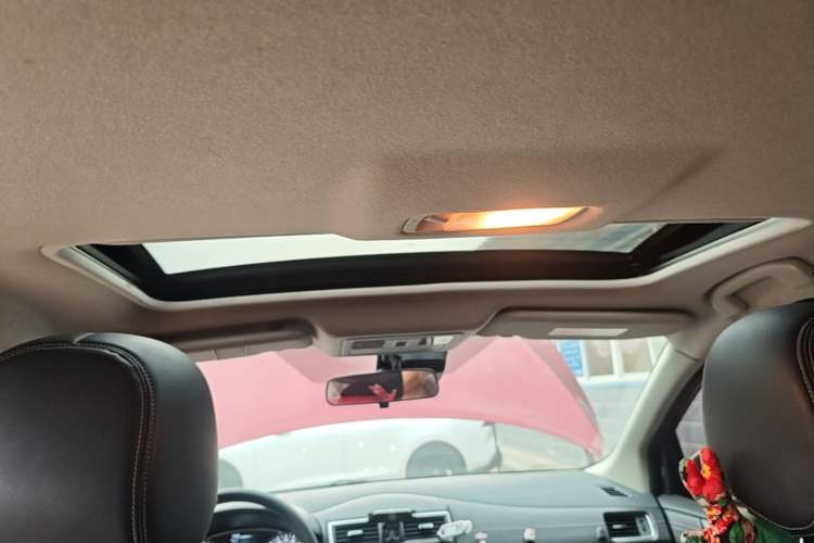 Used Nissan Tiida 2019 1.6L CVT Smart Drive Version China VI Standard Headliner