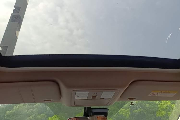 Used Nissan Tiida 2019 1.6L CVT Smart Drive Version China VI Standard Headliner