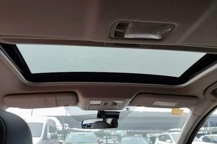 Used Nissan Tiida 2019 1.6L CVT Smart Drive Version China VI Standard Headliner