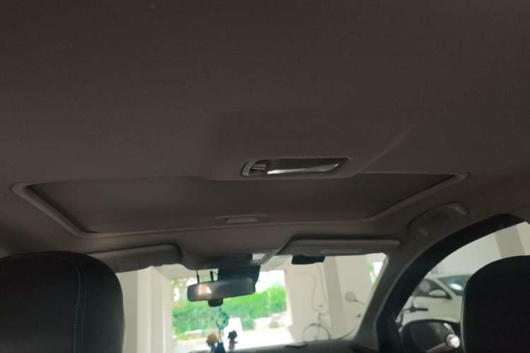 Used Nissan Tiida 2019 1.6L CVT Smart Drive Version China VI Standard Headliner