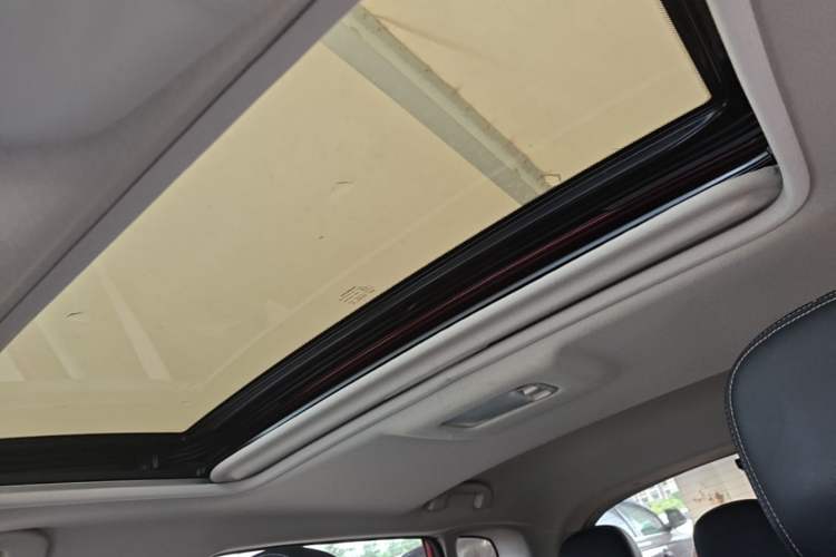 Used Nissan Tiida 2019 1.6L CVT Smart Drive Version China VI Standard Headliner