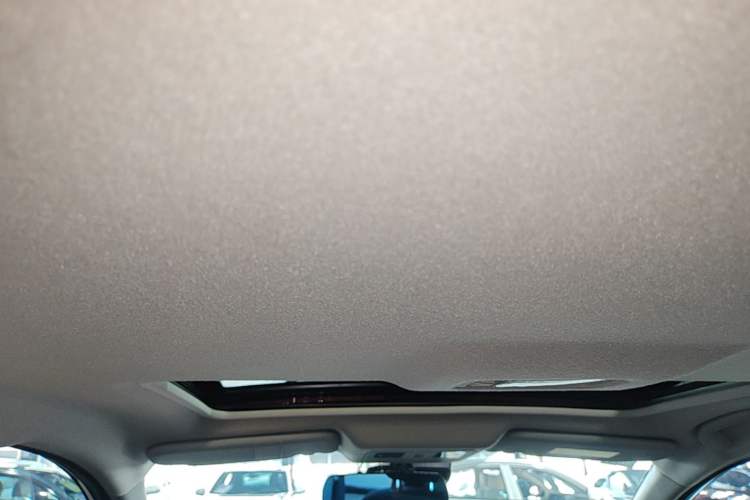 Used Nissan Tiida 2019 1.6L CVT Smart Drive Version China VI Standard Headliner
