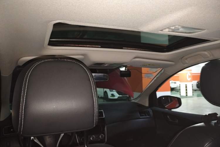 Used Nissan Tiida 2019 1.6L CVT Smart Drive Version China VI Standard Headliner