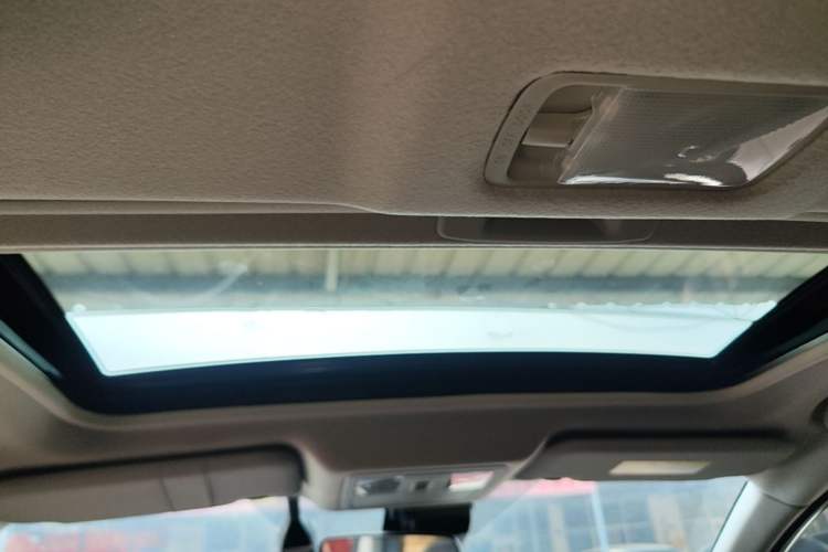 Used Nissan Tiida 2019 1.6L CVT Smart Enjoyment Version China VI Standard Headliner