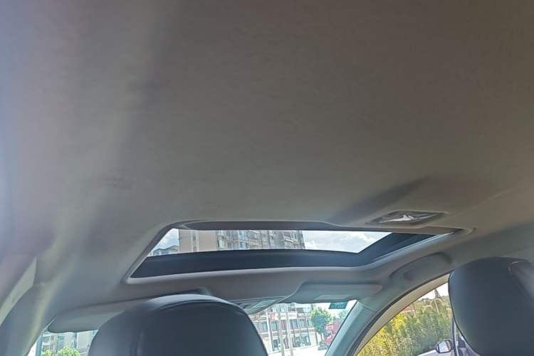 Used Nissan Tiida 2019 1.6L CVT Smart Drive Version China VI Standard Headliner