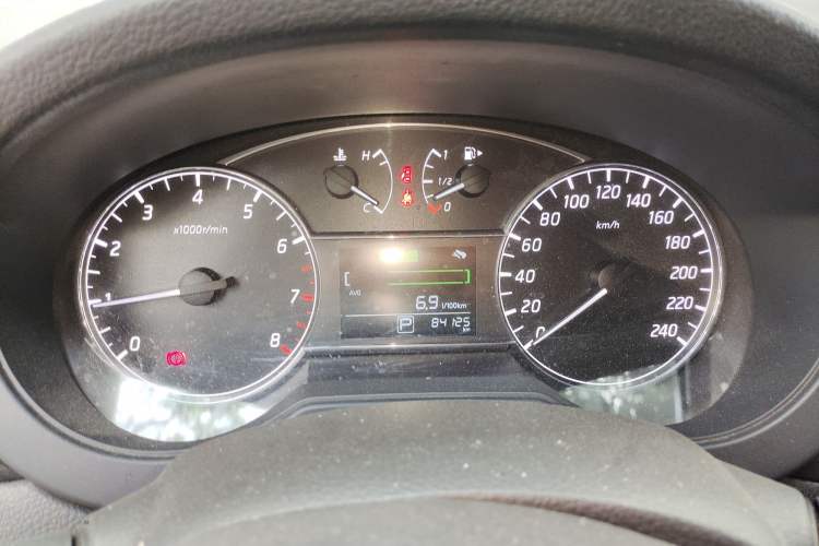 Used Nissan Tiida 2019 1.6L CVT Cool Edition China VI Standard Instrument Cluster