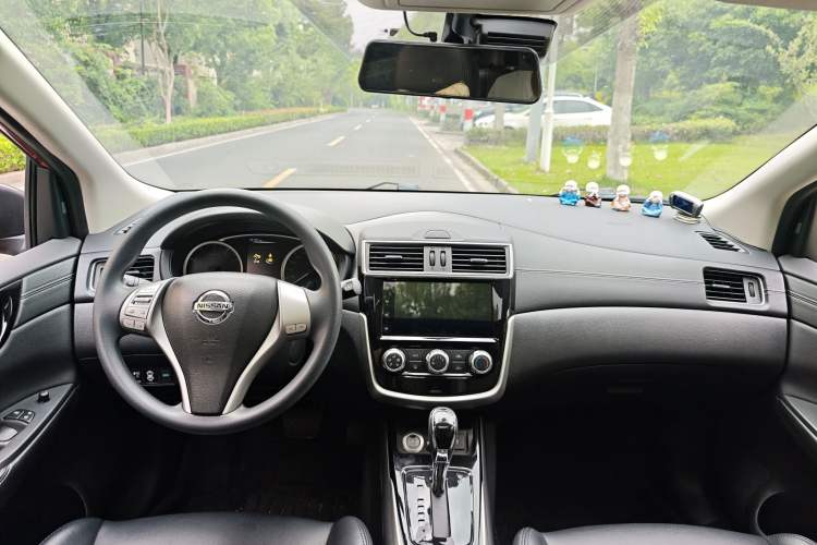 Used Nissan Tiida 2019 1.6L CVT Smart Drive Version China VI Standard Interior 4