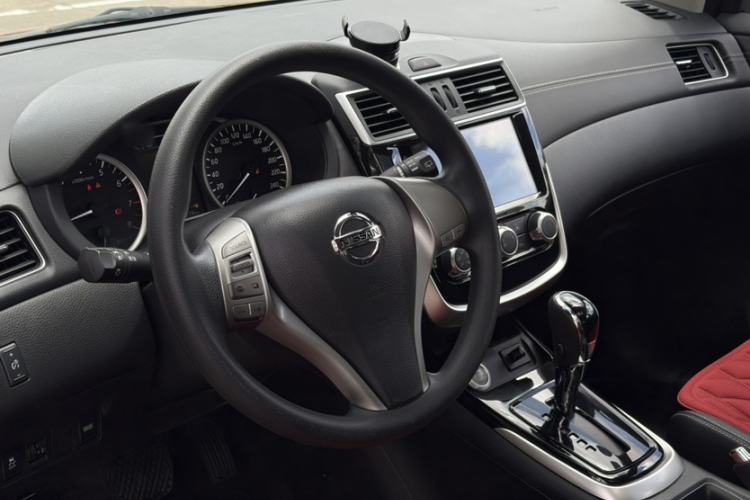 Used Nissan Tiida 2019 1.6L CVT Smart Drive Version China VI Standard Interior 4