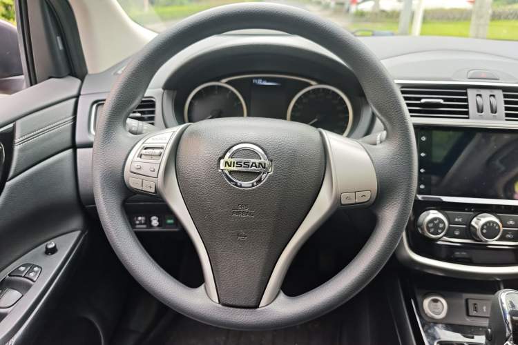 Used Nissan Tiida 2019 1.6L CVT Smart Drive Version China VI Standard Interior 7