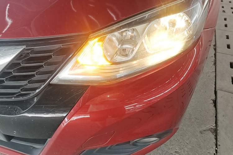 Used Nissan Tiida 2019 1.6L CVT Cool Dynamic Version China V Standard Left Front Headlight