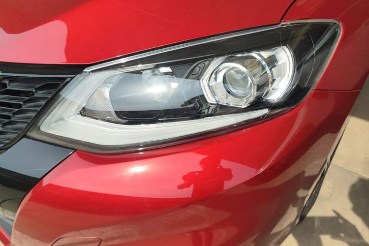 Used Nissan Tiida 2019 1.6L CVT Smart Enjoyment Version China VI Standard Left Front Headlight