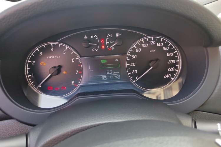 Used Nissan Tiida 2019 1.6L CVT Cool Dynamic Version China V Standard Odometer Close Up
