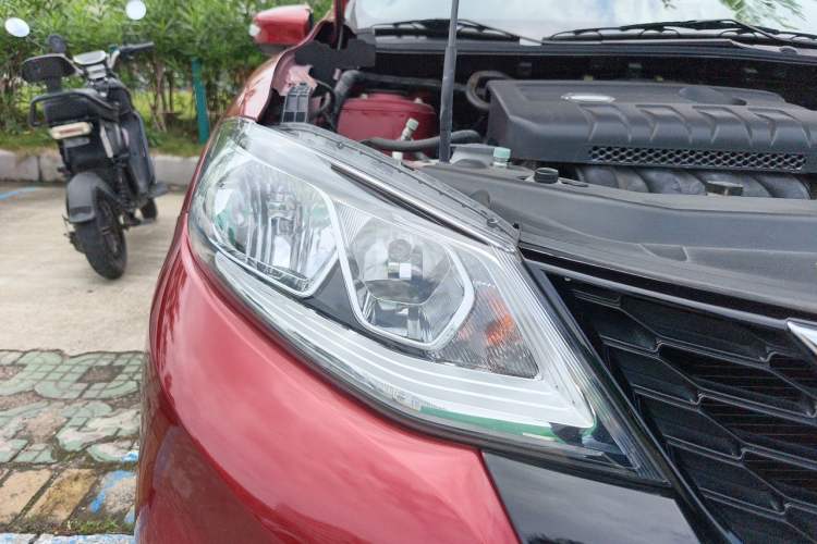 Used Nissan Tiida 2019 1.6L CVT Smart Drive Version China V Standard Right Front Headlight