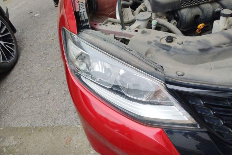 Used Nissan Tiida 2019 1.6L CVT Cool Edition China VI Standard Right Front Headlight