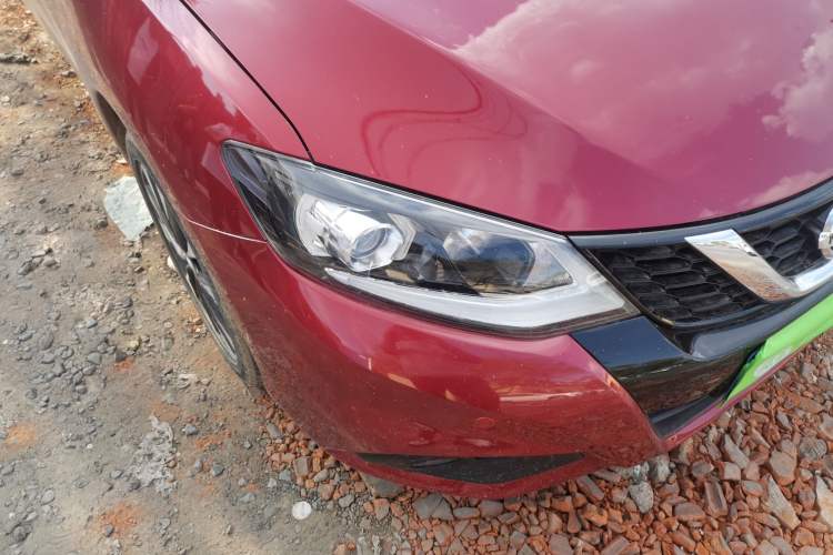 Used Nissan Tiida 2019 1.6L CVT ZhiZun Edition China V Standard Right Front Headlight