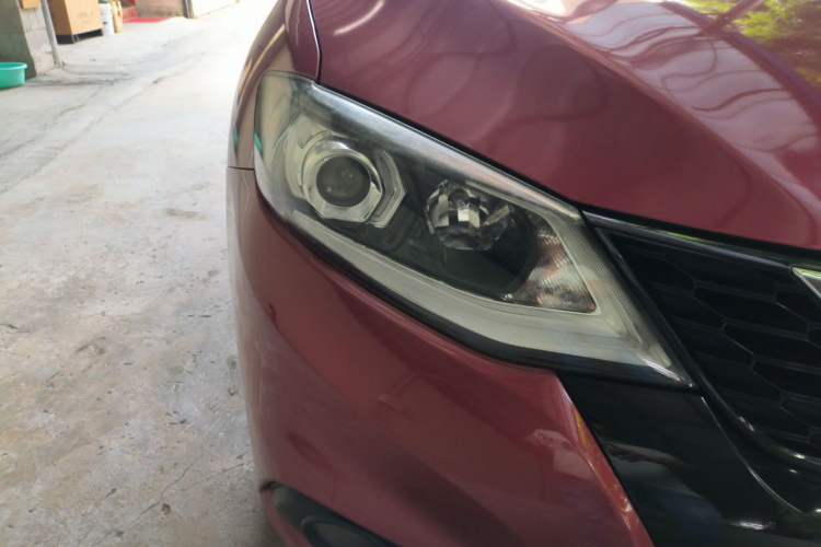 Used Nissan Tiida 2019 1.6L CVT Smart Enjoyment Version China V Standard Right Front Headlight