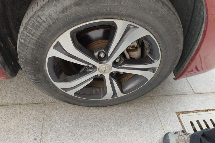 Used Nissan Tiida 2019 1.6L CVT Smart Enjoyment Version China VI Standard Right Front Wheel Hub