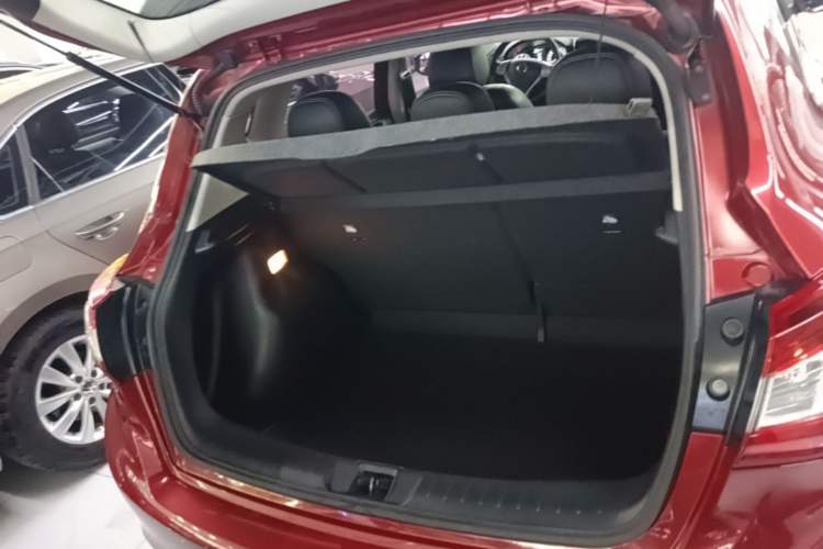 Used Nissan Tiida 2019 1.6L CVT Smart Enjoyment Version China VI Standard Trunk