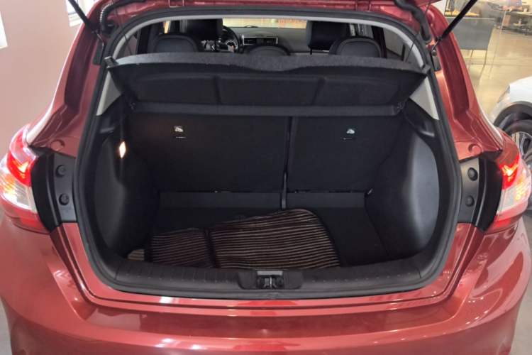 Used Nissan Tiida 2019 1.6L CVT Smart Drive Version China VI Standard Trunk
