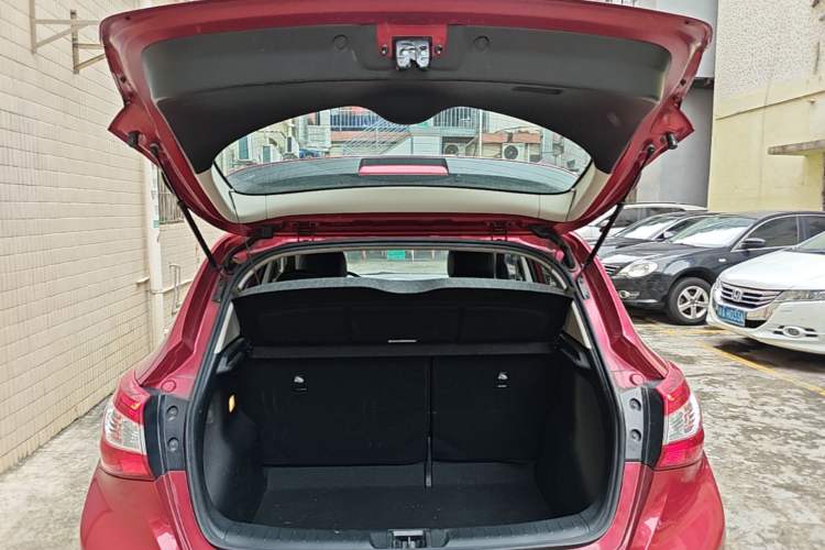 Used Nissan Tiida 2019 1.6L CVT Smart Drive Version China VI Standard Trunk