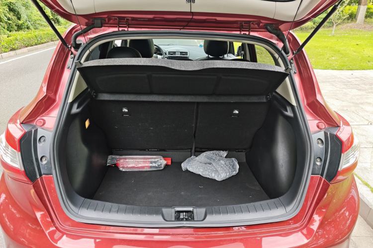 Used Nissan Tiida 2019 1.6L CVT Smart Drive Version China VI Standard Trunk