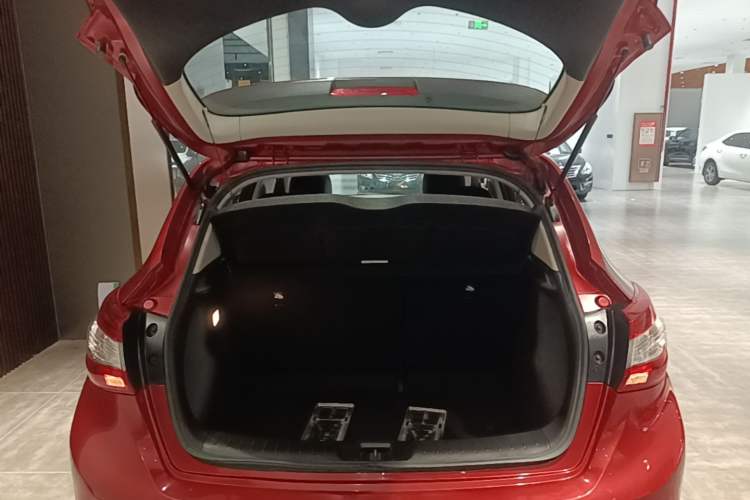 Used Nissan Tiida 2019 1.6L CVT Smart Drive Version China VI Standard Trunk