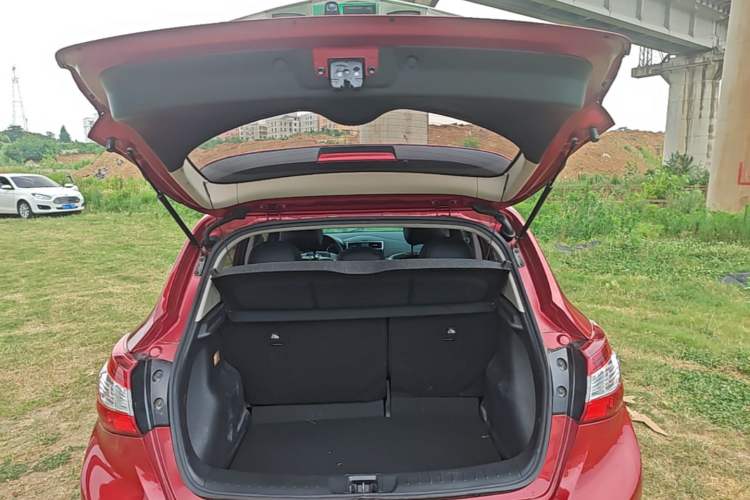 Used Nissan Tiida 2019 1.6L CVT Smart Drive Version China VI Standard Trunk