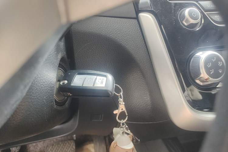 Used Nissan Tiida 2019 1.6L CVT Cool Edition China VI Standard Vehicle Key
