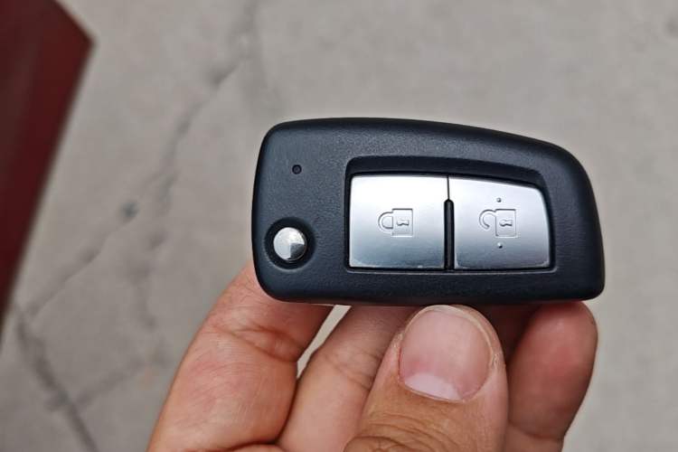 Used Nissan Tiida 2019 1.6L CVT Cool Edition China VI Standard Vehicle Key