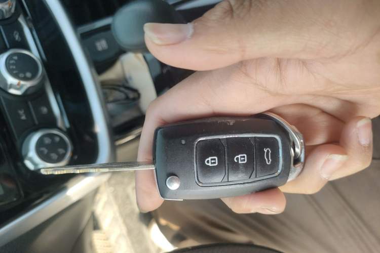 Used Nissan Tiida 2019 1.6L CVT Cool Edition China VI Standard Vehicle Key