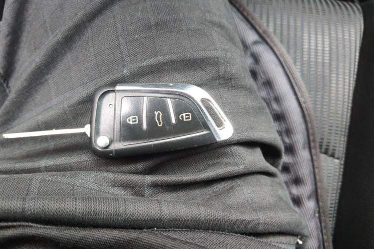 Used Nissan Tiida 2019 1.6L CVT Cool Edition China VI Standard Vehicle Key