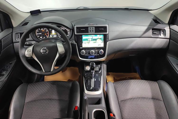 Used Nissan Tiida 2019 1.6L CVT Smart Drive Version China VI Standard Center Console