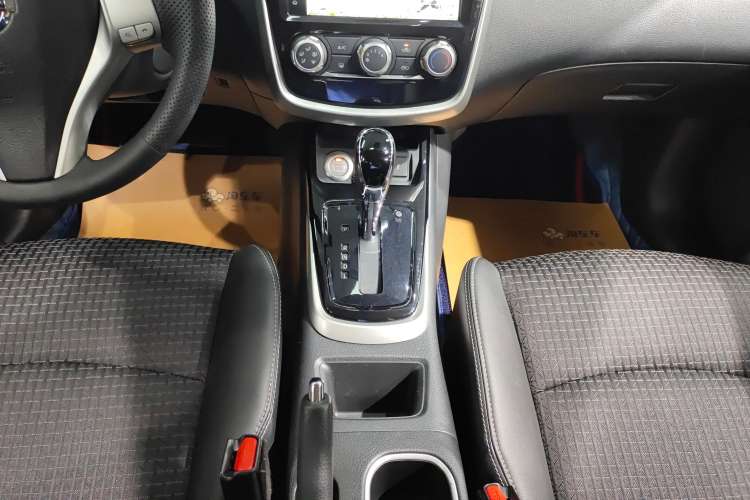 Used Nissan Tiida 2019 1.6L CVT Smart Drive Version China VI Standard Gear Lever