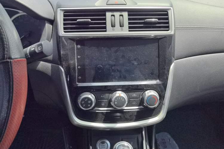Used Nissan Tiida 2019 1.6L CVT Smart Drive Version China VI Standard Audio And AC Panel