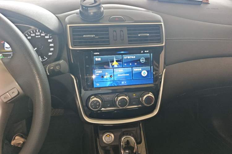 Used Nissan Tiida 2019 1.6L CVT Smart Enjoyment Version China V Standard Audio And AC Panel