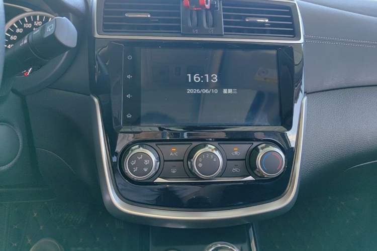 Used Nissan Tiida 2019 1.6L CVT Smart Drive Version China VI Standard Audio And AC Panel
