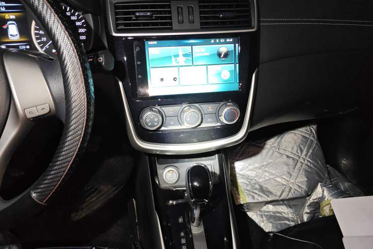 Used Nissan Tiida 2019 1.6L CVT Smart Drive Version China VI Standard Audio And AC Panel