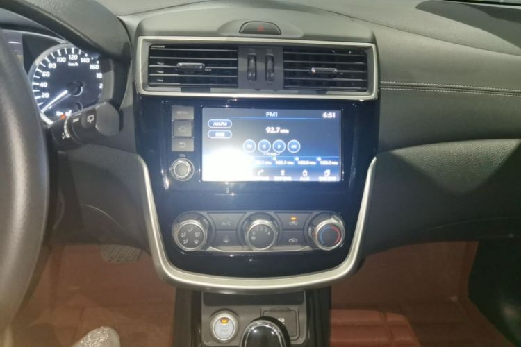 Used Nissan Tiida 2019 1.6L CVT Smart Drive Version China VI Standard Audio And AC Panel